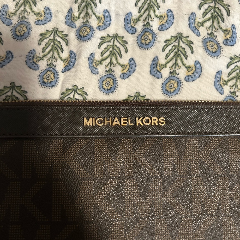 Michael Kors Large Clutch Wristlet - Picture 10 of 12
